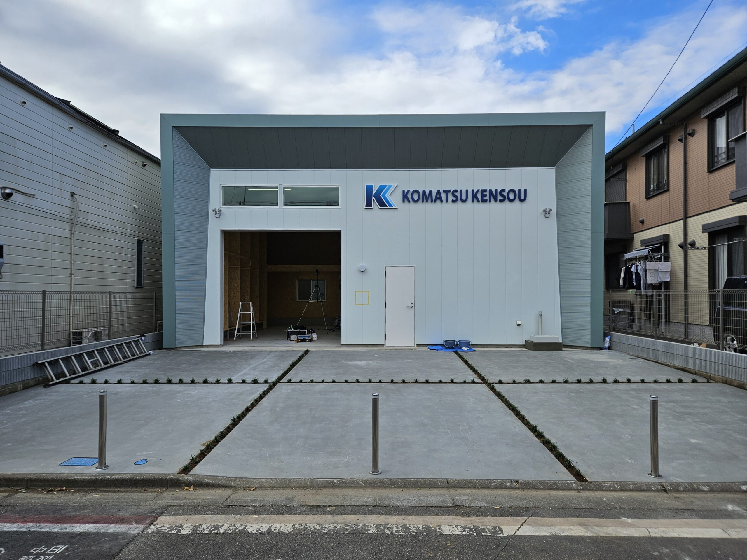 戸田市　有限会社小松建装様車庫工事